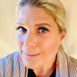 Meet your Posher, Lia